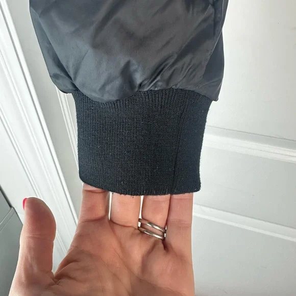 Abercrombie & Fitch Black Cropped Puffer Jacket – Women’s Small - Picture 8 of 8